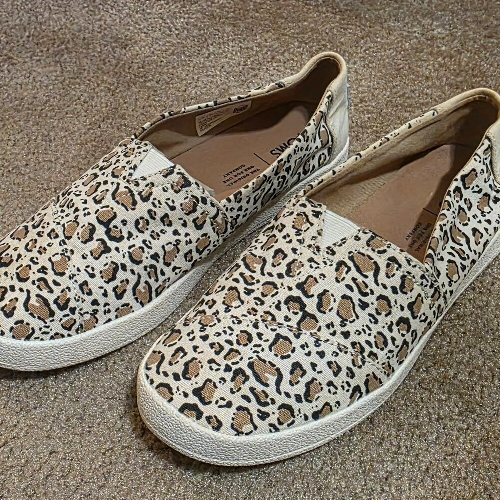 Toms Shoes Women's 7W Avalon Leopard Print Slip On Loafer Flats